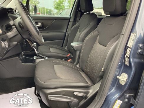Used 2023 Jeep Renegade Latitude AWD/4WD image 16