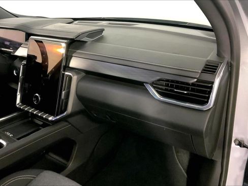 Used 2025 GMC Acadia Elevation AWD/4WD image 16