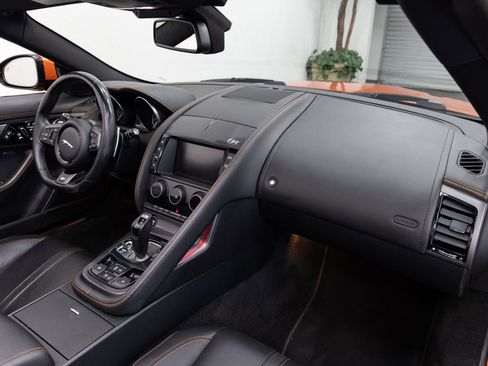 Used 2016 Jaguar F-TYPE R image 12