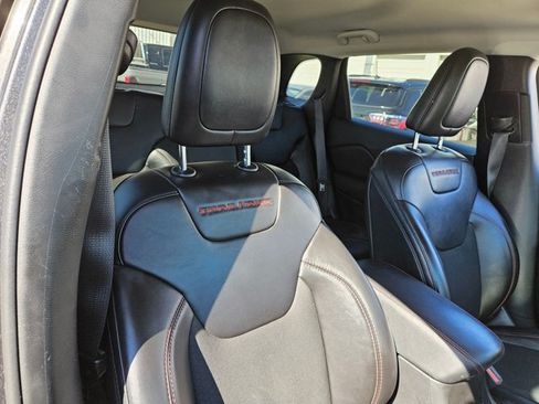 Used 2022 Jeep Cherokee Trailhawk AWD/4WD image 21