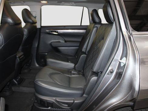 Used 2024 Toyota Highlander Platinum AWD/4WD image 39