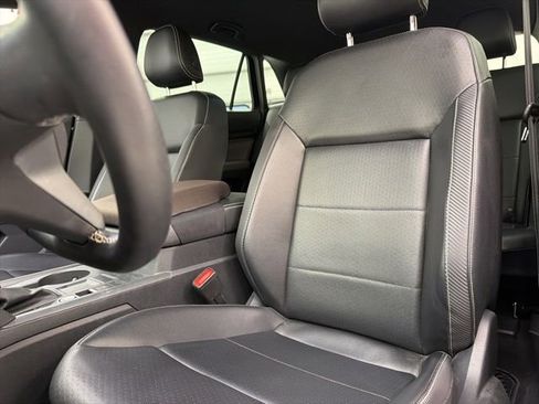 Used 2022 Volkswagen Atlas Cross Sport SE FWD image 13