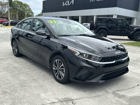 Certified 2023 Kia Forte LXS w/ LXS Technology Package FWD image 4