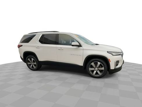 Certified 2022 Chevrolet Traverse LT w/ LT Premium Package image 9
