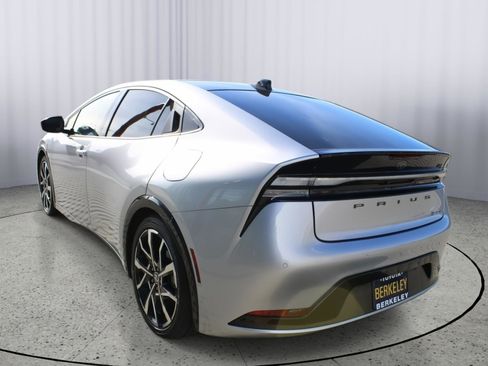 Used 2026 Toyota Prius Plug-In Hybrid image 6