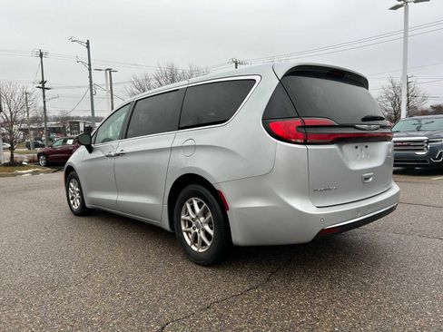 Certified 2024 Chrysler Pacifica Touring-L image 20