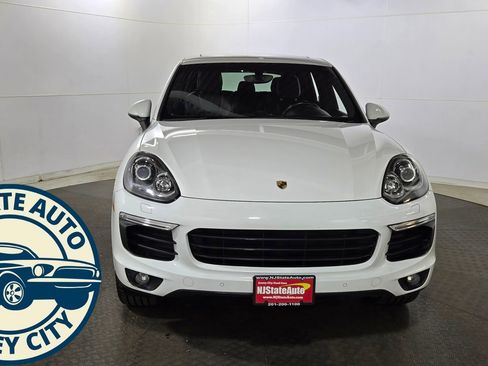 Used 2018 Porsche Cayenne Platinum Edition image 2