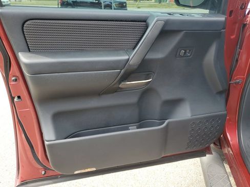 Used 2013 Nissan Titan SV w/ SV Value Truck Pkg RWD image 5
