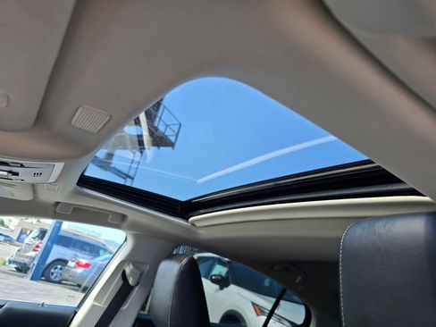 Used 2025 Lexus ES 300h w/ Premium Package FWD image 5