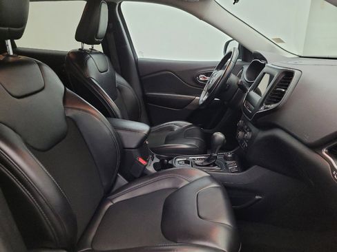 Used 2019 Jeep Cherokee Latitude Plus AWD/4WD image 21