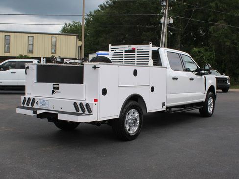 Used 2025 Ford F350 XLT AWD/4WD image 14
