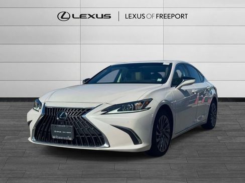 Used 2024 Lexus ES 300h w/ Luxury Package FWD image 3