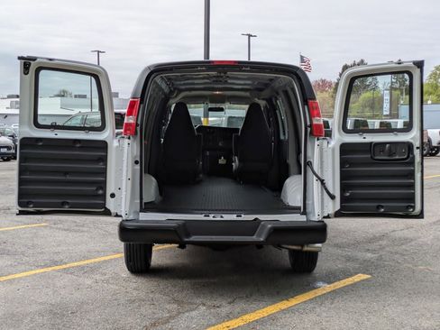 New 2026 GMC Savana 3500 Extended RWD image 27