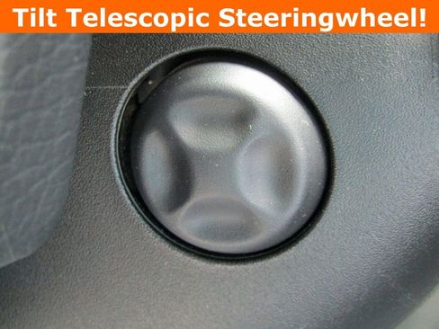 Used 2023 GMC Yukon XL Denali image 9