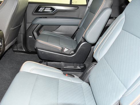Used 2025 GMC Yukon AT4 AWD/4WD image 51