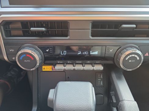 Used 2025 Toyota 4Runner TRD Off-Road AWD/4WD image 25