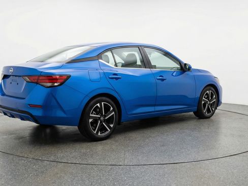 Used 2025 Nissan Sentra SV image 9