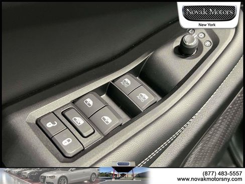 Used 2023 Jeep Grand Cherokee Laredo image 19