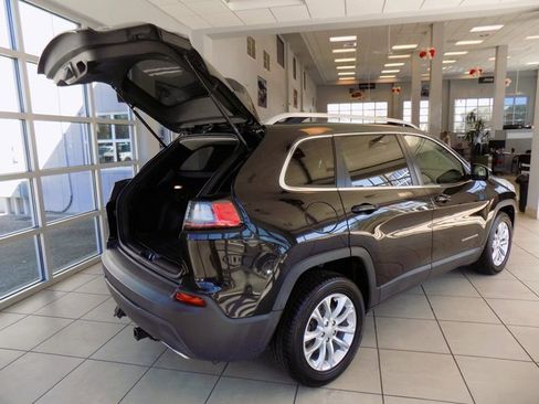 Used 2019 Jeep Cherokee Latitude w/ Popular Appearance Group image 8
