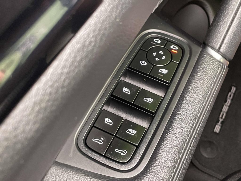 Certified 2023 Porsche Cayenne AWD/4WD image 37
