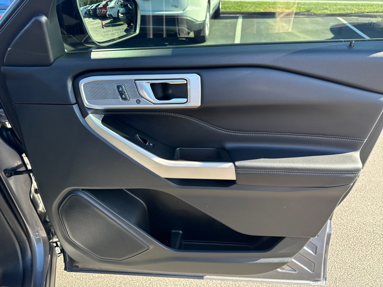 Used 2021 Ford Explorer Limited w/ Equipment Group 301A AWD/4WD image 29