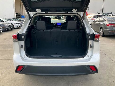 Used 2023 Toyota Highlander L image 9