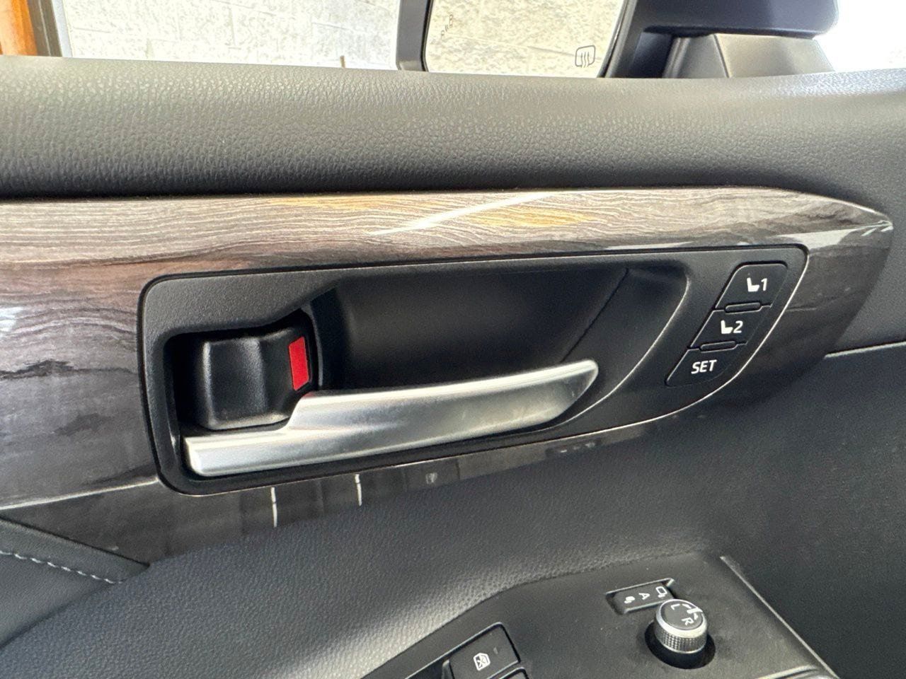 Used 2026 Toyota Highlander Limited AWD/4WD image 37