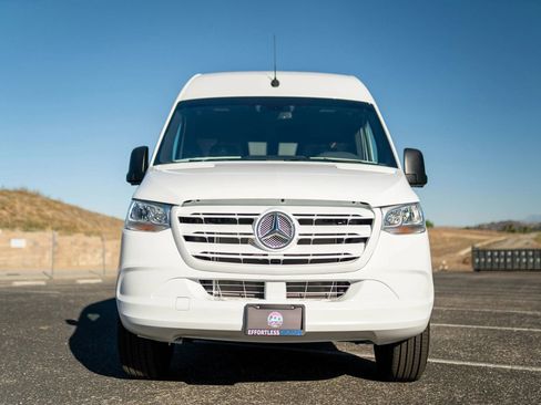 Used 2024 Mercedes-Benz Sprinter 2500 image 9