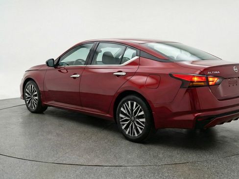 Used 2025 Nissan Altima 2.5 SV image 6