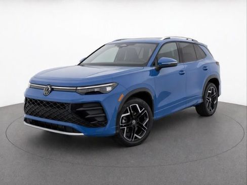 Used 2025 Volkswagen Tiguan SEL R-Line AWD/4WD image 3