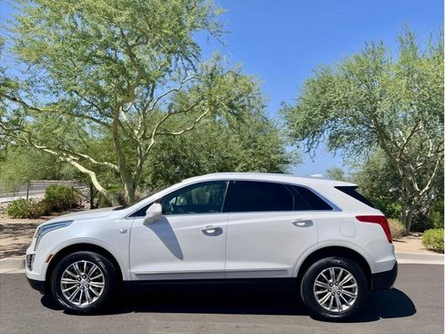 Used 2018 Cadillac XT5 Luxury w/ Driver Awareness Package image 6