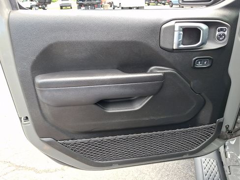 Used 2023 Jeep Gladiator Sport AWD/4WD image 13