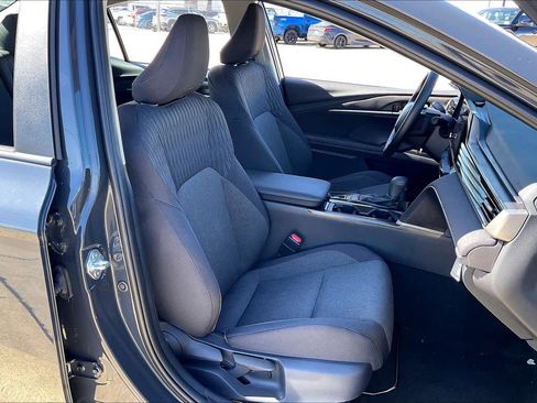 Used 2025 Toyota Camry LE image 9