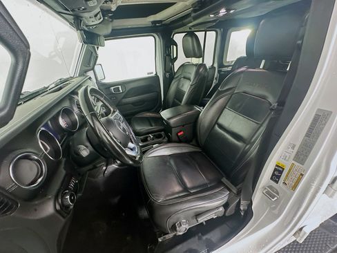 Used 2020 Jeep Wrangler Unlimited Sahara AWD/4WD image 13