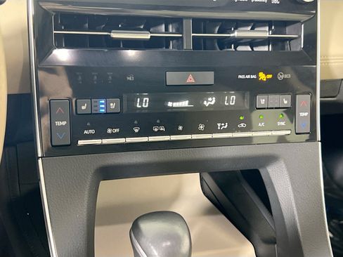 Used 2019 Toyota Avalon Limited w/ All Weather Liner Package FWD image 16