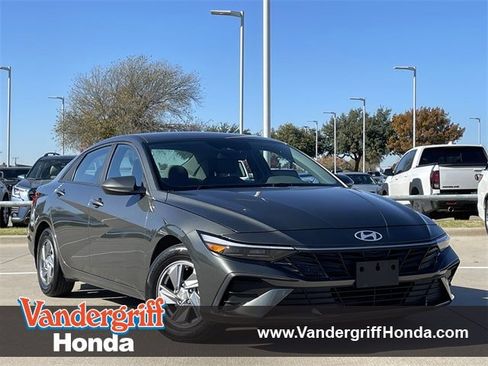Used 2024 Hyundai Elantra SE image 1