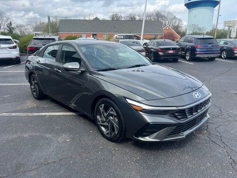 Used 2024 Hyundai Elantra Limited image 4