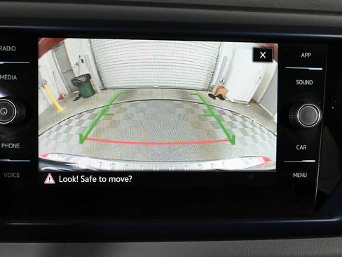 Certified 2022 Volkswagen Taos SE FWD image 4