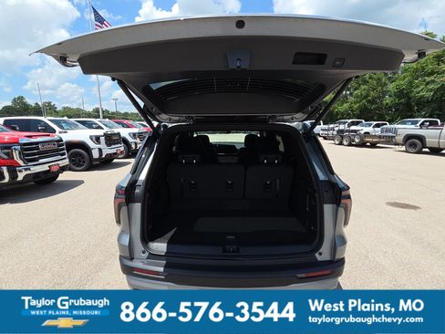 New 2026 Chevrolet Traverse LT w/ Sun and Wheel Package FWD image 33