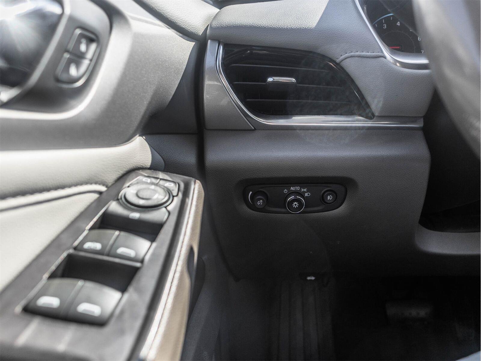 Used 2019 Chevrolet Traverse LT FWD image 18