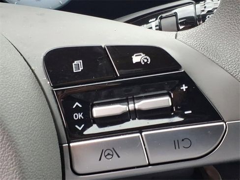 Used 2024 Hyundai Elantra SEL image 22