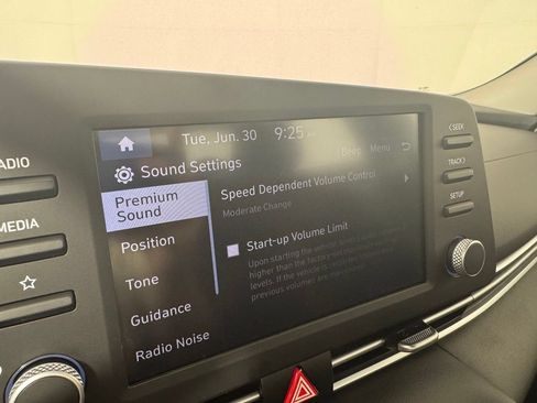Used 2025 Hyundai Elantra SE FWD image 21