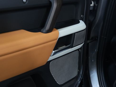 Used 2023 Land Rover Defender 130 X-Dynamic SE AWD/4WD image 26