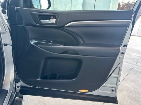 Used 2018 Toyota Highlander SE AWD/4WD image 12