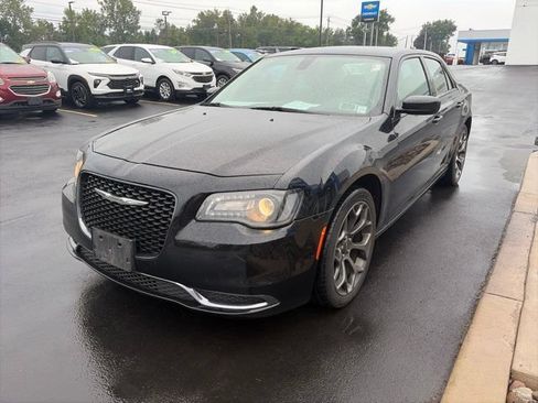 Used 2018 Chrysler 300 Touring w/ Sport Appearance Package RWD image 4