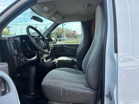 Used 2015 GMC Savana 2500 image 14