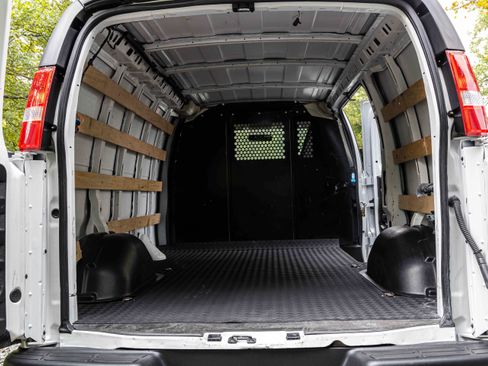 Used 2023 GMC Savana 2500 w/ Driver Convenience Package image 18