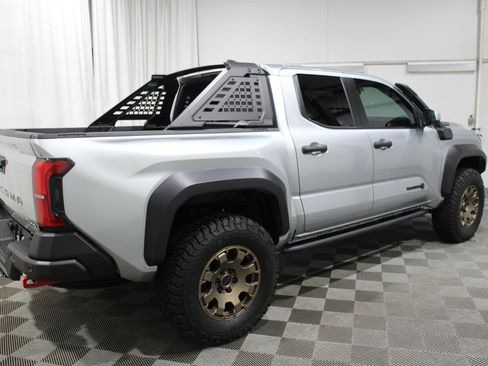Used 2025 Toyota Tacoma 4x4 Double Cab Hybrid image 32