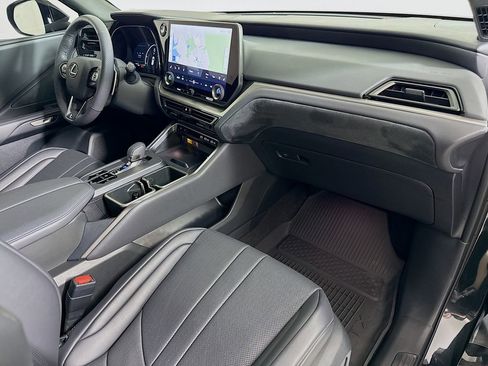 Certified 2026 Lexus TX 500h AWD w/ Technology Package image 29