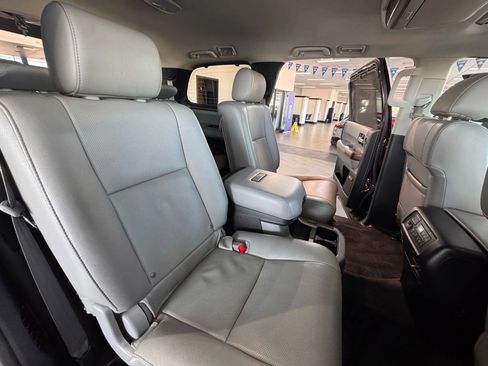 Used 2014 Toyota Sequoia Platinum image 19